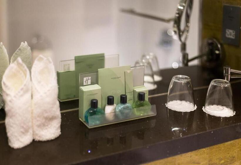 キングサイズベッドのスタンダードルーム, Holiday Inn London Watford Junction, An Ihg