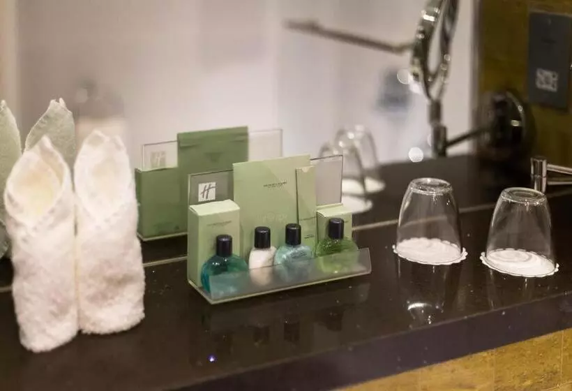 キングサイズベッドのスタンダードルーム, Holiday Inn London Watford Junction, An Ihg