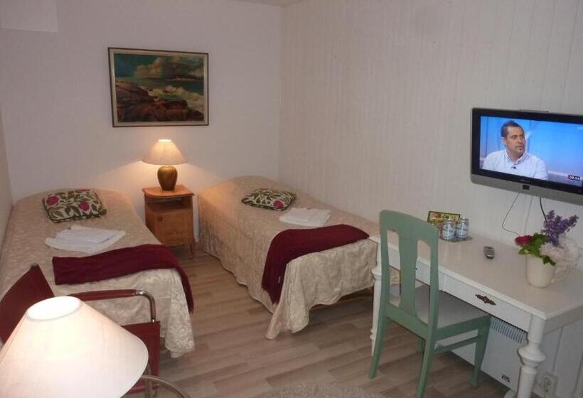 חדר מוזל מקלחת משותפת, Nya Pallas