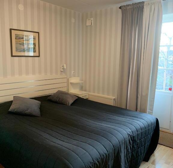 غرفة قياسية مزوَّدة بتراس, Nya Pallas