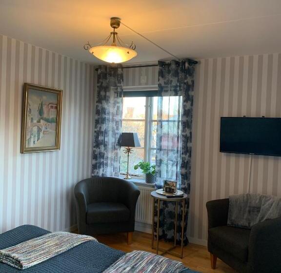 جناح مزود بتراس, Nya Pallas