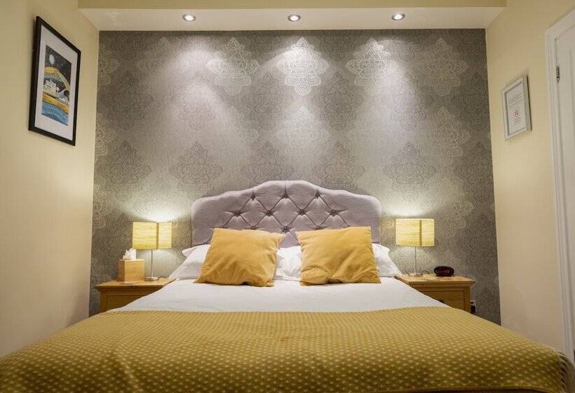 اتاق استاندارد, The Briarfields