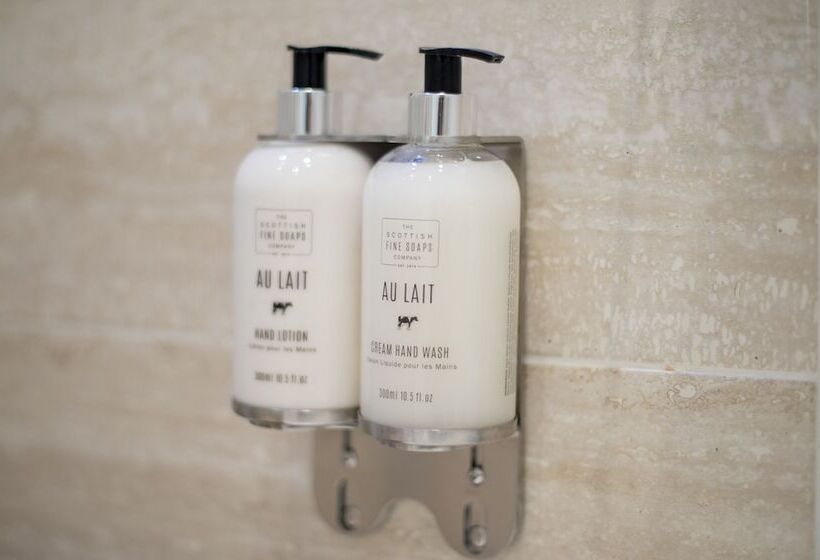 اتاق استاندارد, The Briarfields