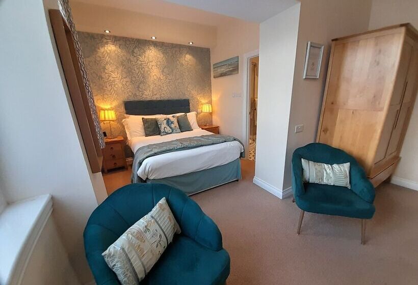 سوییت جونیور, The Briarfields