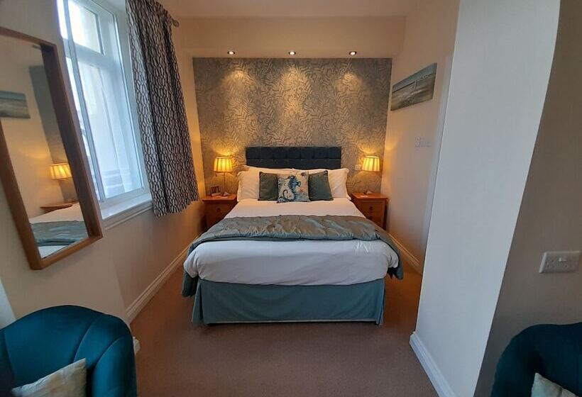 سوییت جونیور, The Briarfields