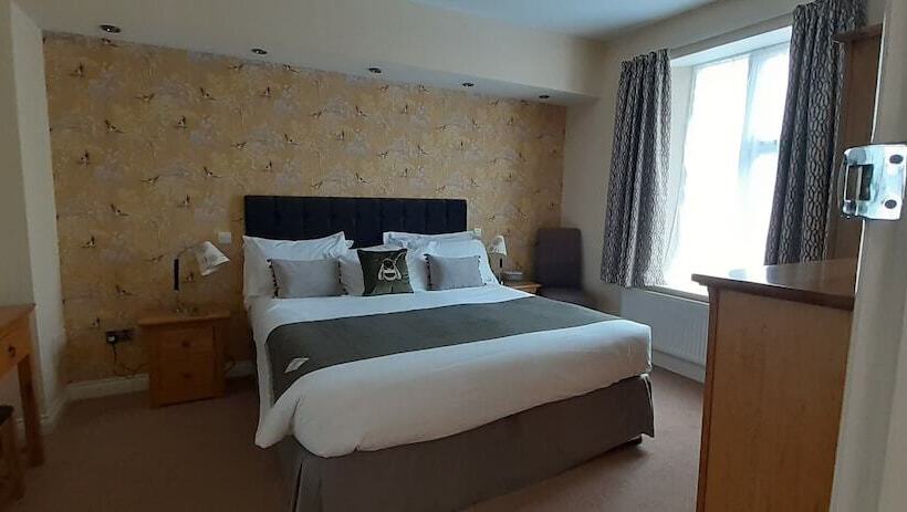 سوییت اجرایی, The Briarfields