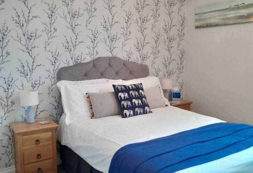 اتاق استاندارد, The Briarfields