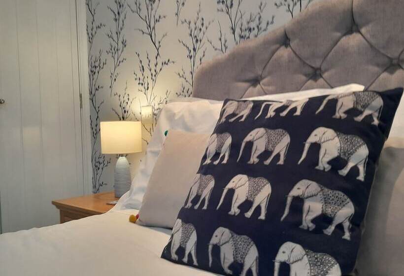 اتاق استاندارد, The Briarfields