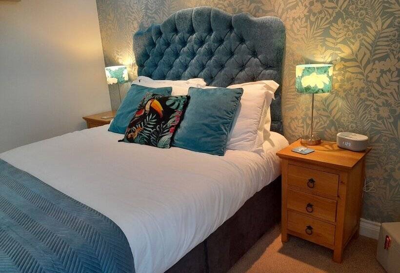 سوییت, The Briarfields