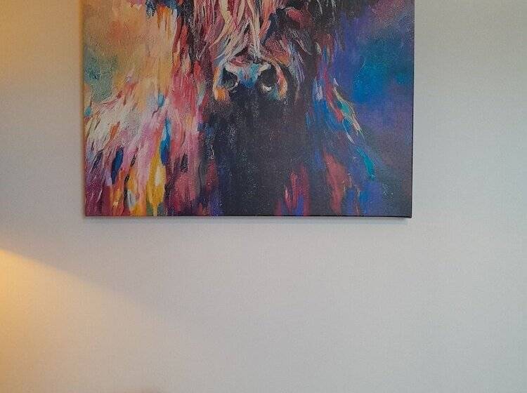 سوییت اجرایی, The Briarfields