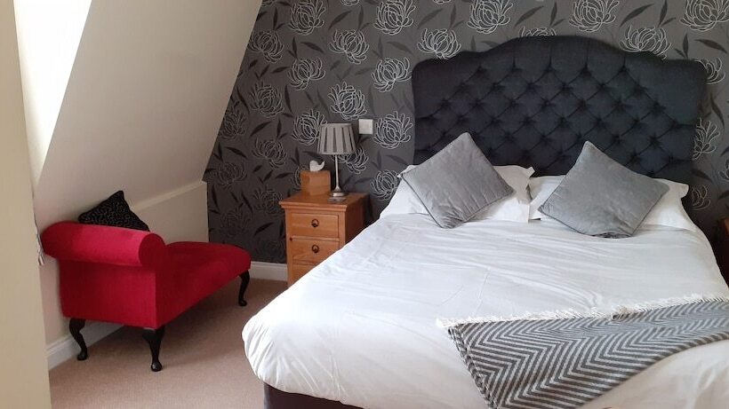 سوییت, The Briarfields