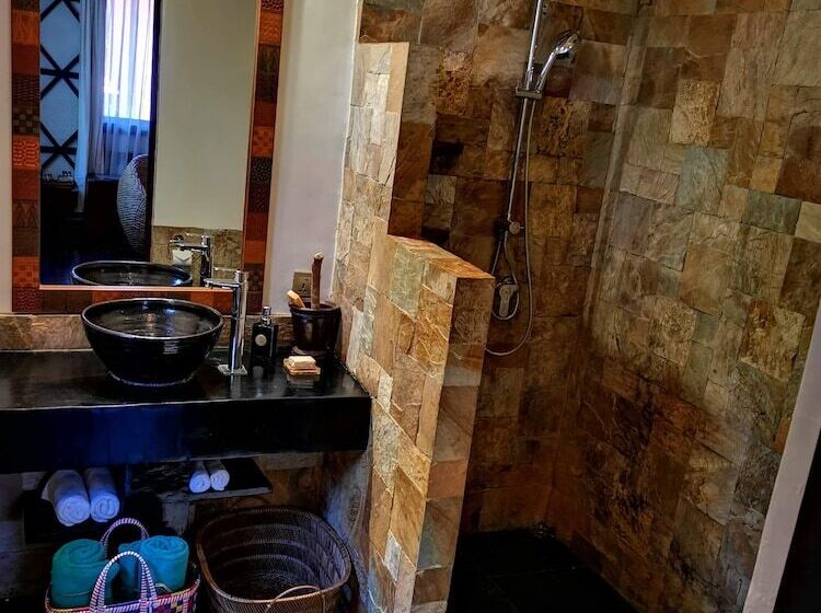 اتاق لوکس با بالکن, Viewpoint Ecolodge