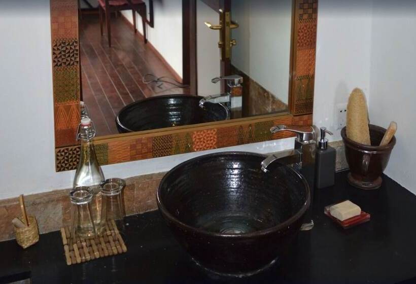اتاق لوکس با بالکن, Viewpoint Ecolodge