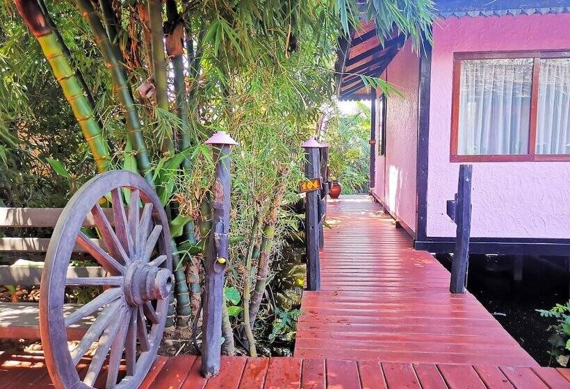 اتاق لوکس با بالکن, Viewpoint Ecolodge