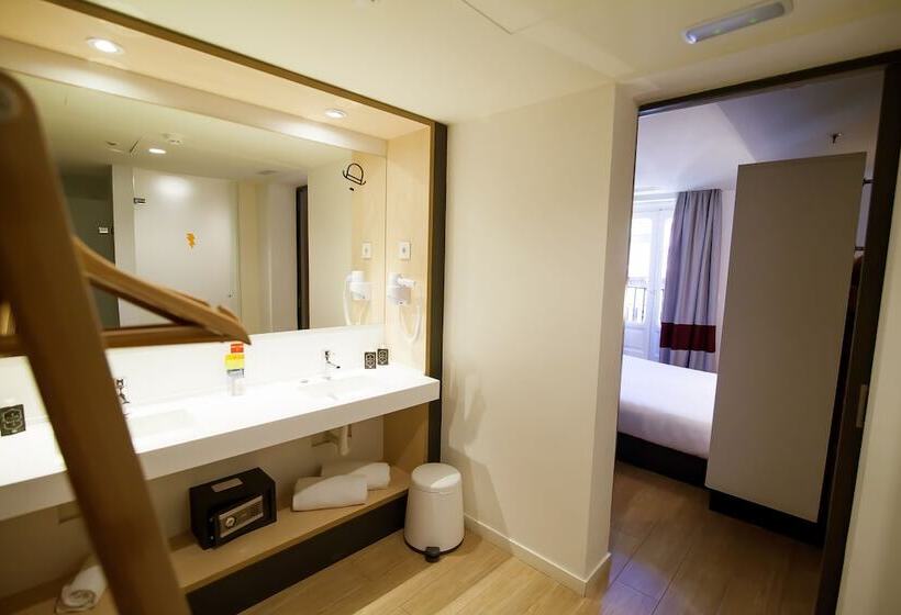 اتاق استاندارد سه نفره, Toc Hostel Madrid