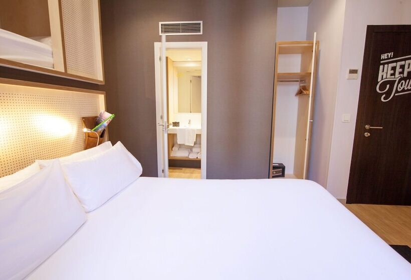 اتاق استاندارد سه نفره, Toc Hostel Madrid