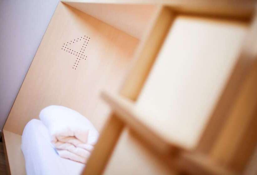 تختخواب در اتاق مشترک, Toc Hostel Madrid