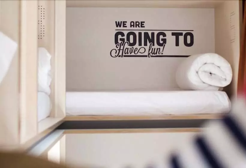 تختخواب در اتاق مشترک, Toc Hostel Madrid