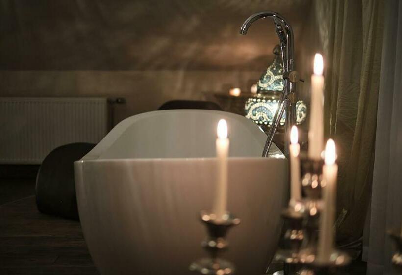 Люкс Повышенной Комфортности, Sweet Poison Rooms