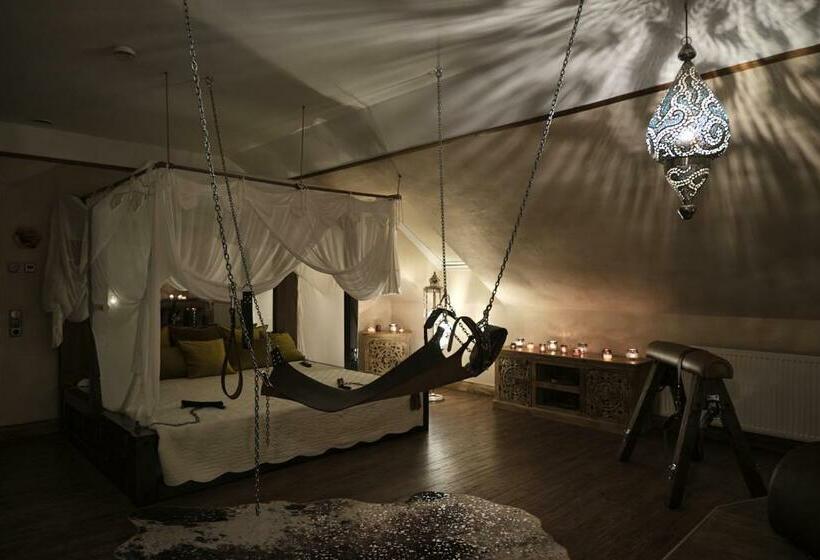 Люкс Повышенной Комфортности, Sweet Poison Rooms