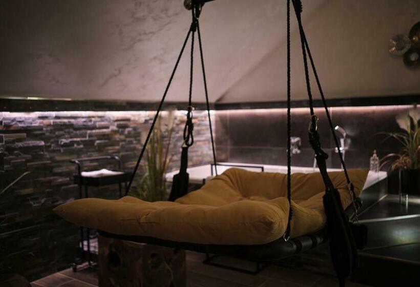 Номер Superior, Sweet Poison Rooms