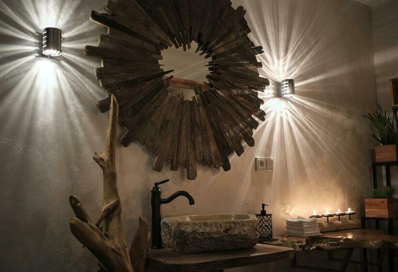 Номер Superior, Sweet Poison Rooms