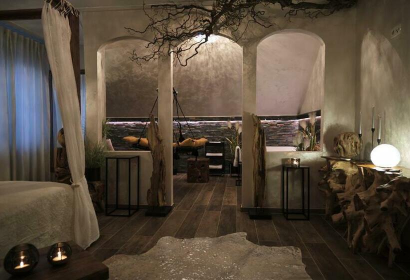 Номер Superior, Sweet Poison Rooms