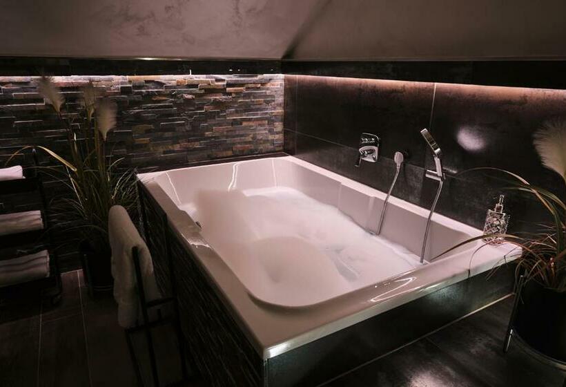 Номер Superior, Sweet Poison Rooms