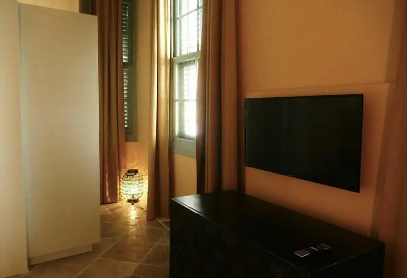 デラックススイート, Madama Residence