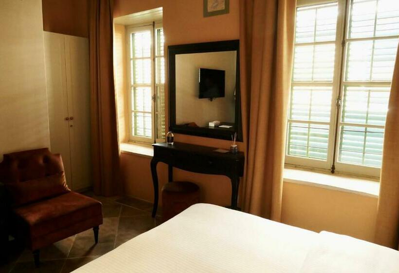 Люкс Повышенной Комфортности, Madama Residence