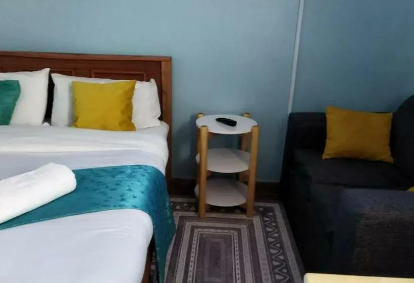 اتاق لوکس با تخت بزرگ, Essie Studios Naivasha Cbd