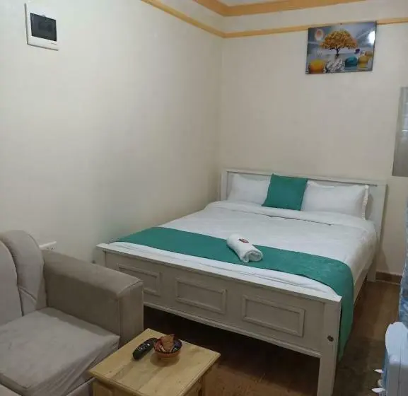 اتاق لوکس با تخت بزرگ, Essie Studios Naivasha Cbd