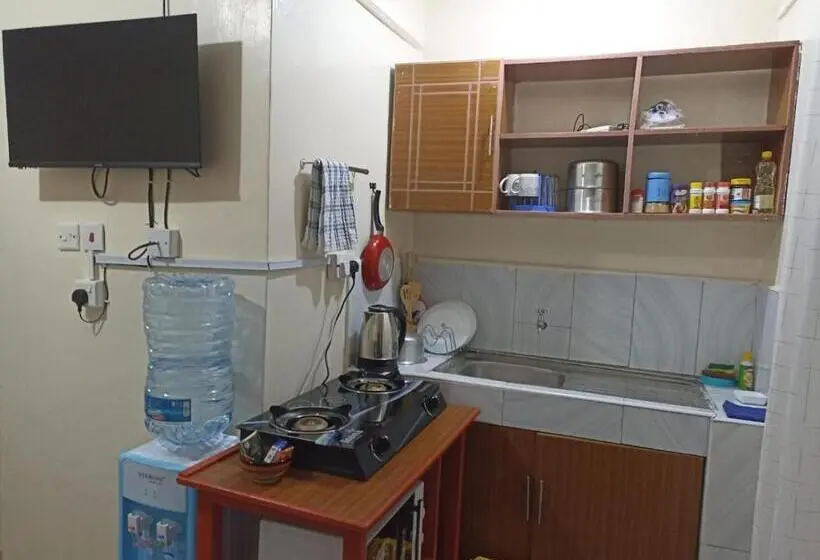 اتاق لوکس با تخت بزرگ, Essie Studios Naivasha Cbd