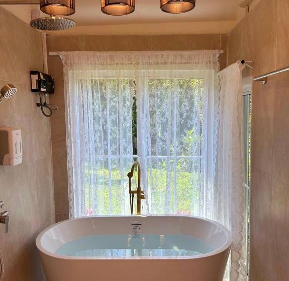 小室, Campson Heaven Resort