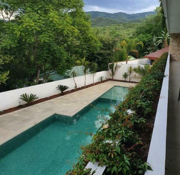 جناح مزوَّد بشرفة, Kali Secreto