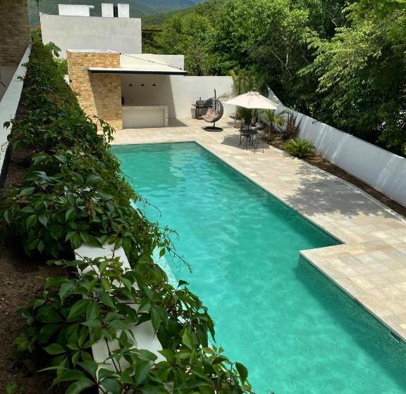 غرفة قياسية مزوَّدة بشُرفة, Kali Secreto