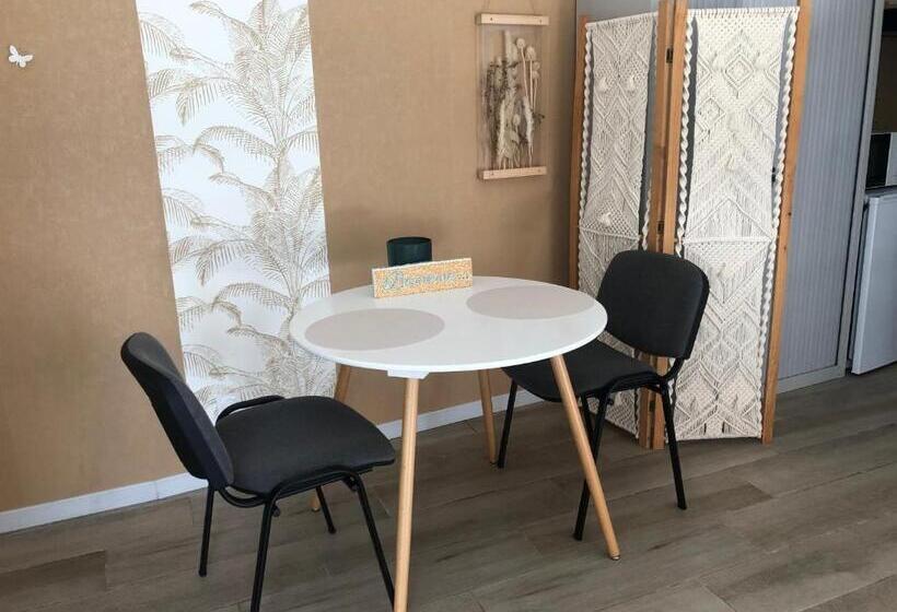 سوئیت با وان آب گرم, Au Petit C Alain