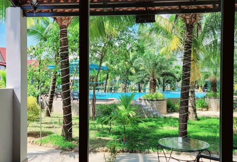 スタンダードバンガロー, Fla Village