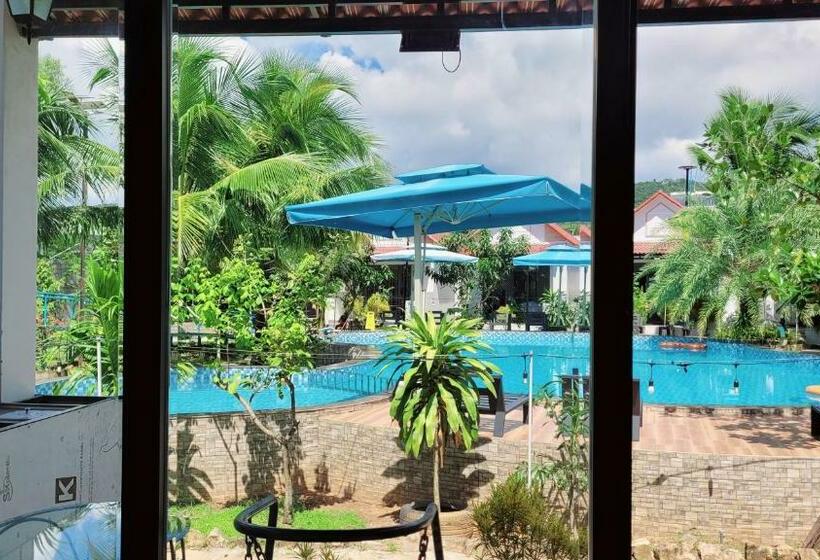 スタンダードバンガロー, Fla Village