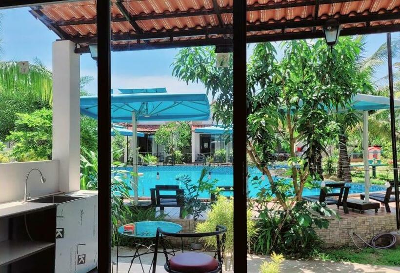 スタンダードバンガロー, Fla Village