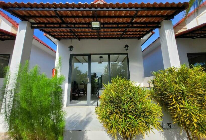 スタンダードバンガロー, Fla Village