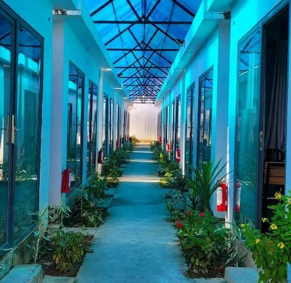 اتاق اکونومی, Fla Village