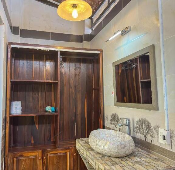 スタンダードバンガロー, Fla Village