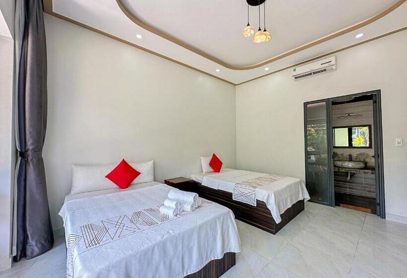 庭の見えるスタンダードトリプルルーム, Fla Village