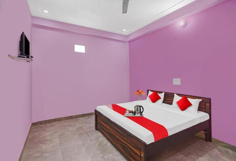 Habitació Triple Clàssica, Flagship Sweet Homes