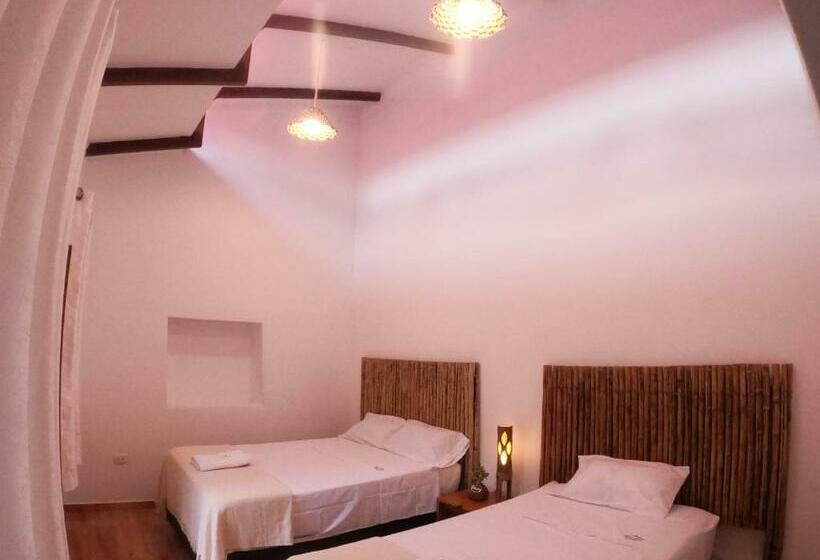 اتاق لوکس, Muyuterra