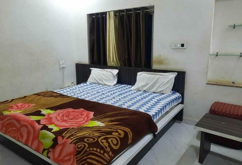 غرفة قياسية, Moon Bagh