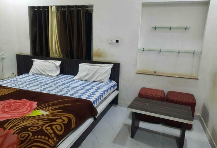 غرفة قياسية, Moon Bagh