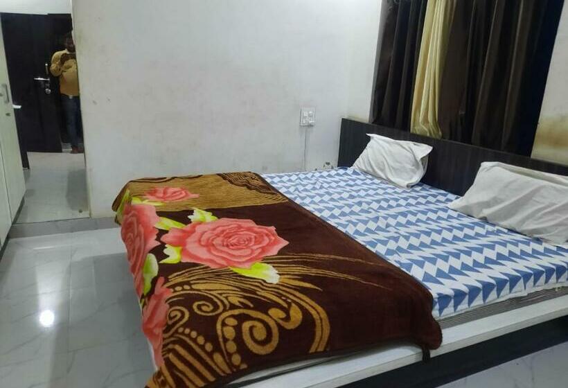 غرفة قياسية, Moon Bagh