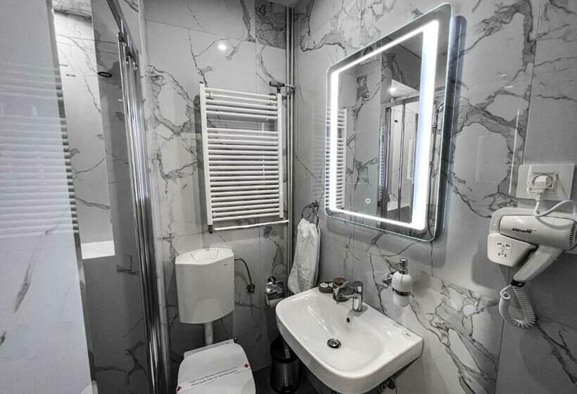 اتاق لوکس یک تخته, Laktaši